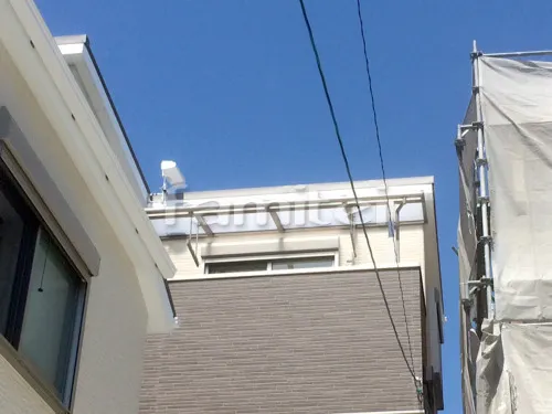 尼崎市 エクステリア工事 ベランダ屋根 LIXILリクシル スピーネ 3階用 R型アール屋根 物干し