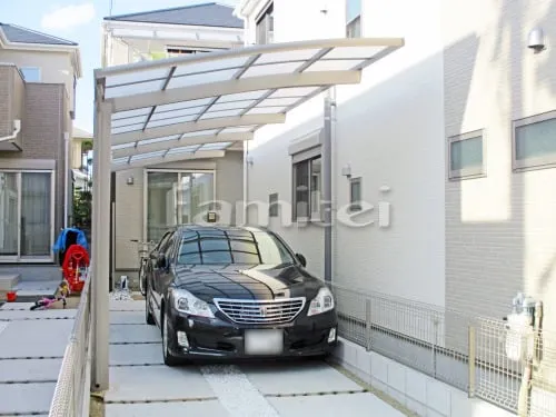 大阪市平野区 エクステリア工事 カーポート LIXILリクシル ネスカR 縦2台用(縦連棟) R型アール屋根 ベランダ屋根 LIXILリクシル スピーネ 2階用 R型アール屋根 物干し