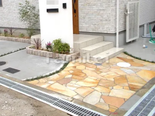 藤井寺市 新築ナチュラル オープン外構 門柱 照明 花壇 アプローチ 土間コンクリート フェンス