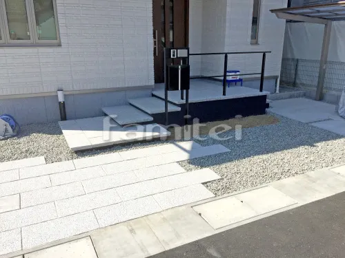 橿原市 新築シンプル オープン外構 アプローチ 門柱 手すり 土間コンクリート デザイン目隠し塀