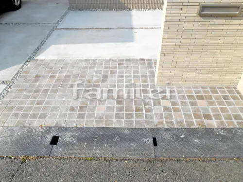 八幡市 新築シンプル オープン外構 玄関まわり 門柱 アプローチ ブロック 植栽 カーポート 土間コンクリート 目隠しフェンス ウッドデッキ 犬走り 防犯砂利敷き バラス砕石