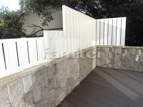 神戸市東灘区 人工木材ウッドデッキ LIXILリクシル 樹ら楽ステージ(きらら) 樹脂　木製調目隠しフェンス塀 F&F マイティウッド オフホワイト お庭 本物そっくり人工芝 立水栓 ディーズガーデン ウォータースタンド ホースハンガー レンガ花壇 ユニソン ソイルレンガ カーブ曲線デザイン