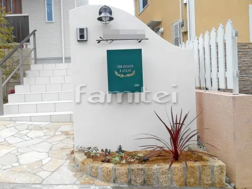 相楽郡精華町 新築ナチュラル オープン外構 玄関まわり 門柱 花壇 照明 ポスト アプローチ 手すり カーポート 土間コンクリート フェンス 植栽 芝生 門扉