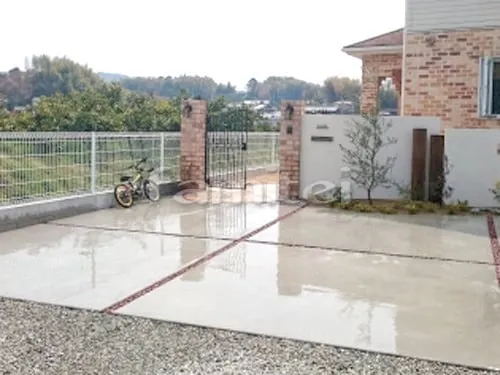 和歌山市 新築ナチュラル セミクローズ外構 門扉 植栽 アプローチ 土間コンクリート 目隠し塀 ウッドデッキ