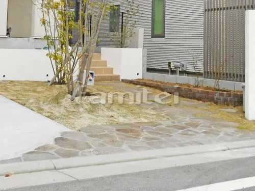 木津川市 リフォームナチュラル オープン外構 玄関アプローチ 床石貼り 乱形石 石英岩 エスビック ジャワ鉄平石 レンガ花壇 ユニソン 歌留多 カルタブリック 栗渋 芝生張り 姫高麗芝 既存植栽 移植 カーポート LIXILネスカF横2台 駐車場ガレージ床 土間コンクリート 伸縮目地 塗り壁 エスケー化研 ベルアート塗装 既存ウッドデッキ塗装