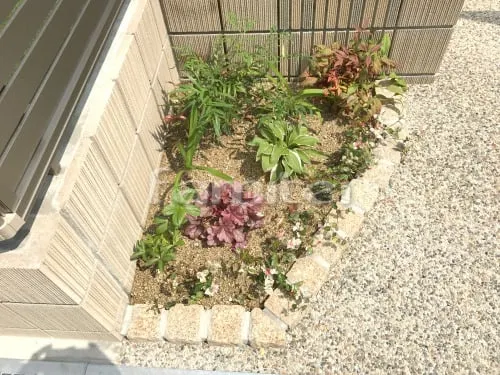 橿原市 外構工事 門扉 門袖 袖壁 花壇 土間コンクリート 目隠しフェンス塀 人工芝