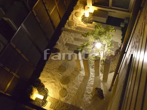 箕面市 外構工事 シンボルツリー イロハモミジ 落葉樹 植栽 石柱 灯篭 支給品取付 飛び石 板石 和風目隠し人工竹垣 三協アルミ 樹脂竹垣 紗更