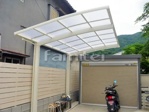 東大阪市 駐車場ガレージ リフォーム カーポート LIXILリクシル ネスカR 1台用(単棟) R型アール屋根 木製調目隠しフェンス塀 F&F マイティウッド コンクリートブロック ガラスブロック ユニソン ウィンドゥグラス ゆらぎ