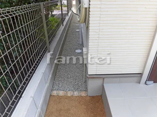 川西市 新築ベーシック オープン外構 門柱 木製調デザインアルミ角柱 プランパーツ 角材 郵便受けポスト Panasonicパナソニック ユーロバッグ 赤錆調 玄関アプローチ階段 床タイル貼り LIXILコンテ 駐車場ガレージ床 土間コンクリート 防犯砂利敷き バラス砕石 防草シート加工 境界フェンス塀 ハイグリッドフェンスUF8型 化粧ブロック ユニソン ジャスティ 見切り石 ピンコロ石