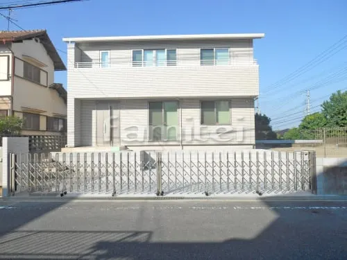 奈良市 新築シンプル クローズ外構 玄関まわり 門袖 門扉 アプローチ 伸縮門扉 土間コンクリート フェンス