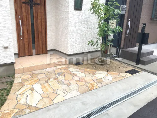 大阪市福島区 新築ナチュラル オープン外構 アプローチ ベランダ屋根 植栽 サイクルポート 枕木