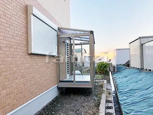 小野市 エクステリア工事 ガーデンルーム YKKAP サンフィール3 サンルーム F型フラット屋根 壁付け物干し 網戸(正面　両側面)