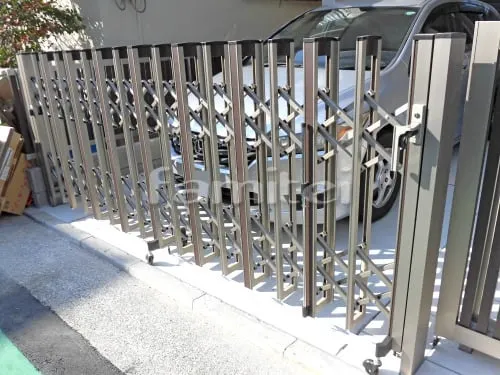 西宮市 新築ベーシック クローズ外構 玄関まわり 機能門柱 門扉 カーポート