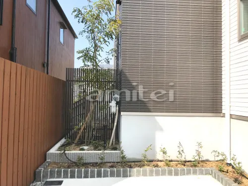 西宮市 新築シンプル オープン外構 玄関まわり アプローチ 門柱 植栽