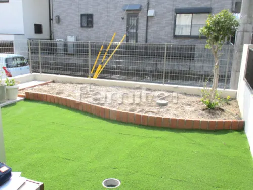 川西市 リフォーム庭園工事 お庭 本物そっくり人工芝 防草シート加工 レンガ花壇 ユニソン ソイルレンガ 犬走り 土間コンクリート 日除け LIXILリクシル スタイルシェード 壁付け