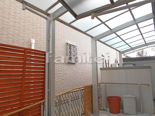 川西市 リフォーム部分工事 カーポート プライスポート 縦1.5台用(1台+延長 縦連棟) R型アール屋根 目隠しフェンス塀 LIXILリクシル プレスタ8型