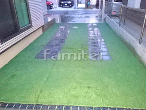 橿原市 外構工事 駐車場ガレージ床 土間コンクリート ピンコロ石目地 駐車場床 床平板貼り ユニソン リビオ300角 人工芝 駐輪場屋根 YKKAP エフルージュグラン カーポート1台用(単棟) F型フラット屋根