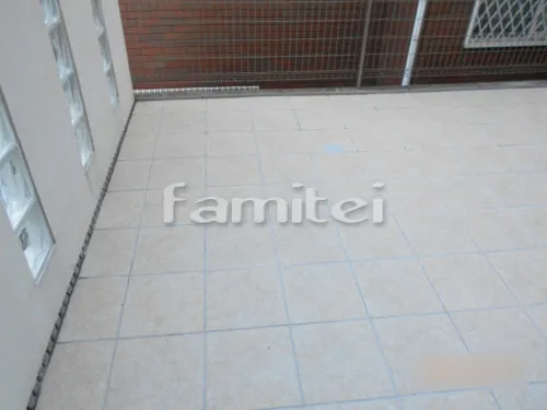 宝塚市 リフォーム庭園工事 お庭 タイルデッキ300角 シンボルツリー オリーブ 常緑樹 植栽 鉢 プランター