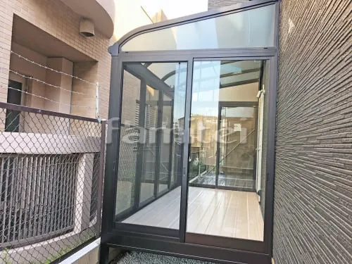 岸和田市 エクステリア工事 ガーデンルーム YKKAP ソラリア サンルーム R型アール屋根 物干し 網戸(正面 両側面)
