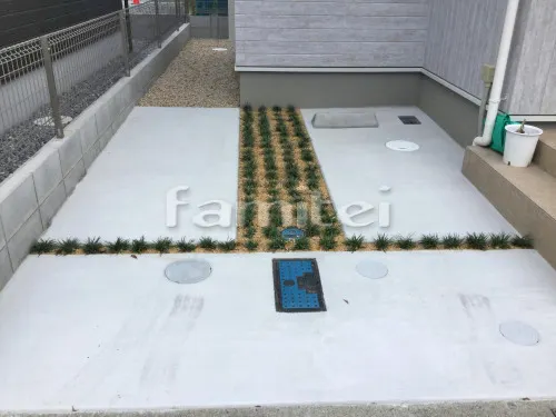 守山市 新築ベーシック オープン外構 門柱 木製調デザインアルミ角柱 LIXILリクシル デザイナーズパーツ 角材 カーポート LIXILリクシル ネスカF 横2台用(ワイド ツイン) F型フラット屋根 土間コンクリート 駐車場ガレージ床 轍(わだち) 土間コンクリート タマリュウ