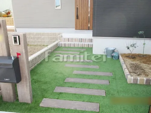 和泉市 新築ナチュラル オープン外構 枕木門柱 アプローチ 目隠しフェンス 人工木ウッドデッキ YKKAP リウッドデッキ2