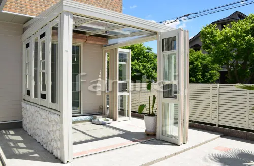 芦屋市 お庭のリフォーム ガーデンルーム LIXILリクシル NEW暖蘭物語 車庫シャッターゲート 三協アルミ ライアーレ2型 横引き 腰壁 アドヴァン オーシャンストーン 塗り壁 エスケー化研 壁タイル貼り ガラスモザイクジェムス IM-25PI/GEM2 ポールライト コイズミ LEDポール照明 AU40206L ゴロタ石 アイランド コブルストーン クォーツロック大