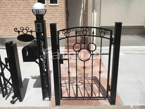 寝屋川市 新築ベーシック セミクローズ外構 ディズニー門扉 LIXILリクシル ミッキーA型 カーポート ネスカR 伸縮門扉