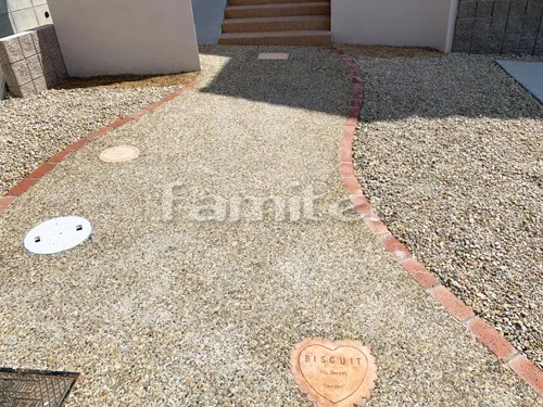 木津川市 新築ナチュラル オープン外構 洋風門柱 玄関アプローチ タイルデッッキ 目隠しフェンス