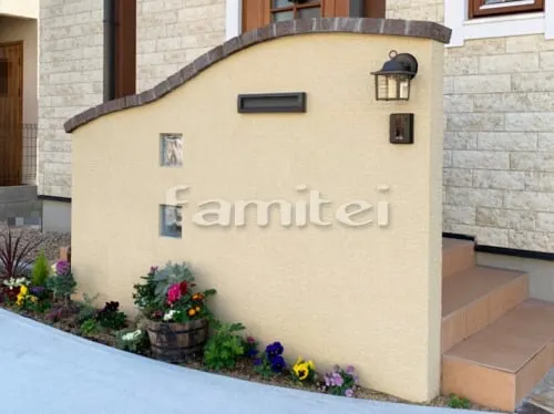 大津市 新築ナチュラル オープン外構 洋風門柱 塗り壁 レンガ笠木 ガラスブロック 郵便受けポスト LIXILリクシル エクスポスト 玄関アプローチ 乱形石 ユニソン ソイルレンガ タイルデッキ 土間コンクリート カーポート YKKエフルージュ縦2台 ポリカーボネート トーメイマット色 駐車場ガレージ床 土間コンクリート 立水栓 ユニソン レンガ囲い水受け(パン) バラス砕石 防草シート加工