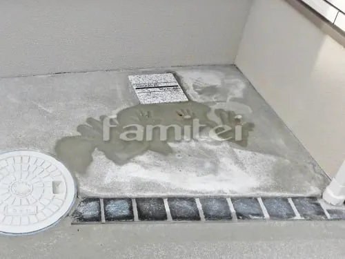 川西市 新築ベーシック オープン外構 機能門柱 玄関スロープ 手摺(手すり) カーポート 土間コンクリート 目隠しフェンス塀 防犯セキュリティライト照明 家族記念手形