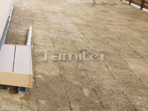 野洲市 新築シンプル オープン外構 門柱 郵便受けポスト 表札 インターホン取付 門柱灯 乱形石 土目地 防草シート加工 人工木材ウッドデッキ 段差ステップ1段 ミディアムウッド 土間コンクリート 刷毛仕上げ 土留め CBブロック積み 芝生張り 姫高麗芝 ピンコロ石花壇 マサ土 見切り材 ピンコロ石 シンボルツリー オリーブ ソヨゴ 溝蓋