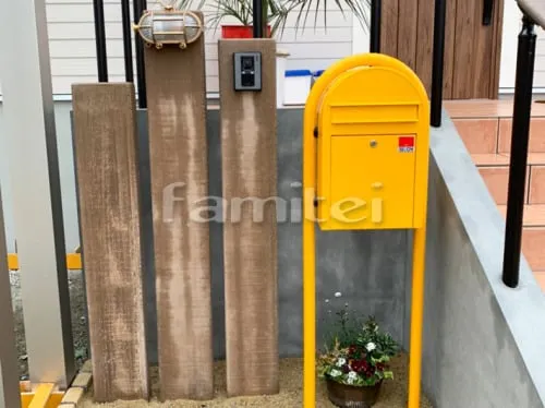 竜王町 新築シンプル オープン外構 門柱 ポスト レンガ花壇 手摺り(手すり) ウッドデッキ 防草シート ジャミ敷き 床色 クリエラスクR 束石 オーニング 目隠しフェンス塀 本体色 イエローグリーン 土留め CBブロック 左官下地 立水栓 蛇口 人工芝 マサ土 防草シート