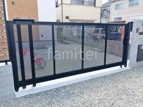 宝塚市 新築シンプル セミクローズ外構