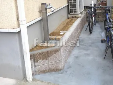 施工例 自転車バイク屋根 土間コンクリート 洗い場 土留め化粧ブロック