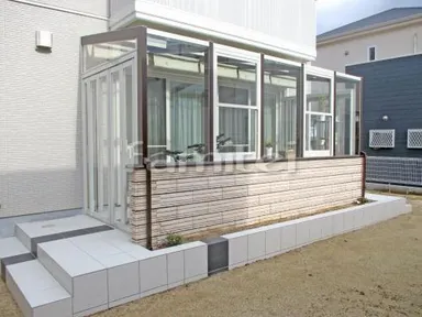 施工例 木製調ガーデンルーム LIXILココマ腰壁タイプ タイルデッキ