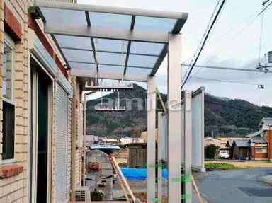 施工例 独立式雨除け屋根 三協メニーウェルD1階 目隠しパネル