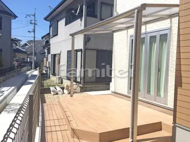 施工例 雨除け屋根 YKKヴェクターテラス1階 木目調タイルデッキ
