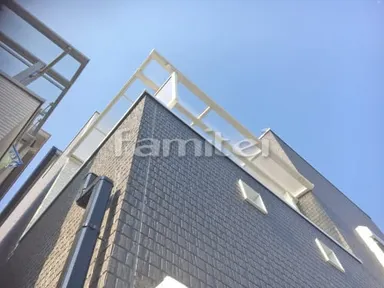 施工例 ベランダ屋根 フラットテラス2階 目隠しパネル カーポート YKKレイナポート1台