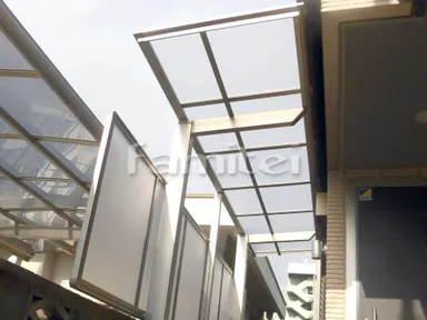 施工例 雨除け屋根 LIXIL独立式フーゴF 1階 目隠しパネル
