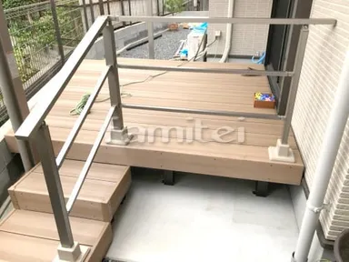施工例 人工木材ウッドデッキ LIXIL木彫 樹ら楽ステージ 手摺り