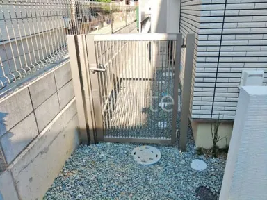 施工例 勝手口門扉 目隠しフェンス塀