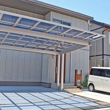 駐車場屋根(カーポート)の種類と選び方｜後付け費用とおしゃれな事例 
