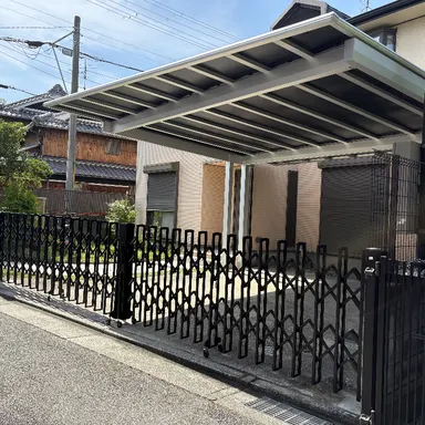 カーポートの防犯対策｜愛車と家を盗難・侵入から守る方法