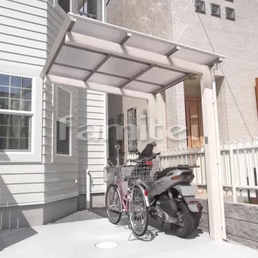 自転車の屋根もおしゃれに！フル木製調サイクルポート