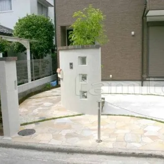 洋風の外構にぴったりの、自然石乱形貼りって？