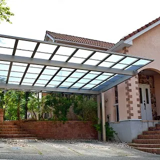 洋風住宅にもマッチ★YKKAP「エフルージュEX」施工例