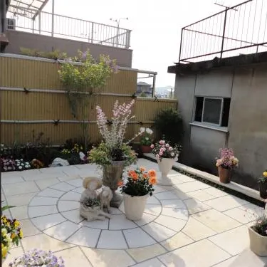 雑草にさようなら！お手入れ簡単タイルガーデン