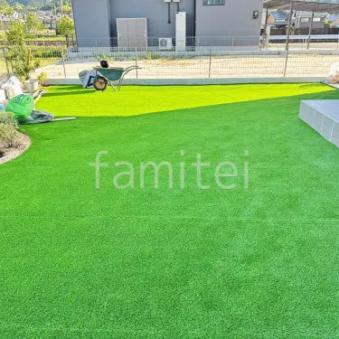 あなたはどっち派？天然芝と人工芝のメリット・デメリット