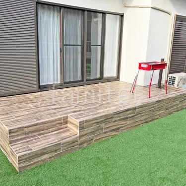 ウッドデッキのようなタイルデッキ！？