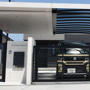 高級感溢れる『透明』『半透明』の門扉＆機能門柱をご紹介。